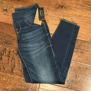 NWT Rock & Republic pull-on jeans- 4